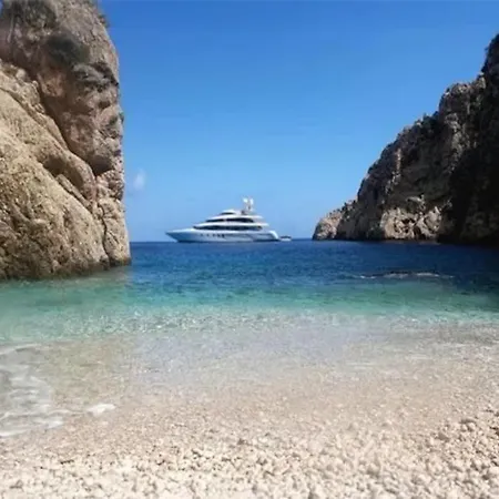 Yellow Oasis Traditional With Sea View Prázdninový dům *