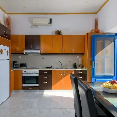 Yellow Oasis Traditional With Sea View Ferienhaus Chalki Town