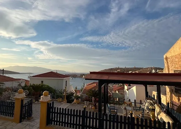 펜션 Yellow Oasis Traditional With Sea View Chalki Town