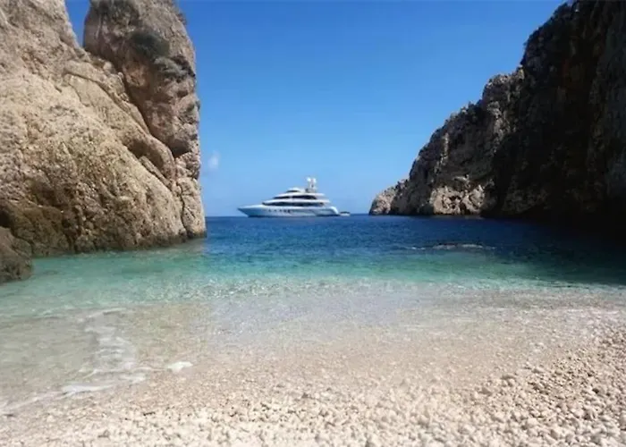 Yellow Oasis Traditional With Sea View 펜션 *